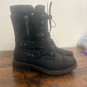 Black Women's Lace-Up Boots